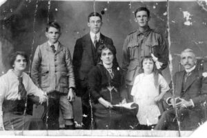 ca. 1914 NORTH PINE SCHOOL HEADTEACHER ROBERT D HUNTER AND FAMILY