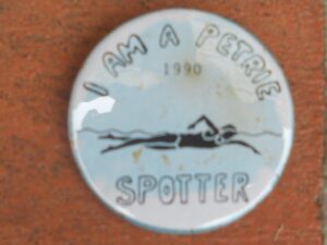 1989 SWIMMING PETRIE SPOTTERS BADGE